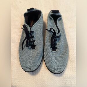 Women’s Arcopedico knit tennis shoes.  Size 10. EUC